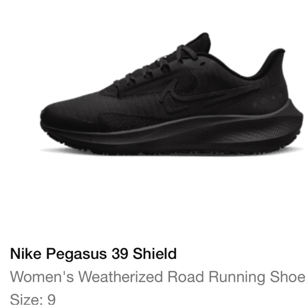 NIKE W AIR ZOOM PEGASUS 39 SHIELD 
Weatherized road running shoe 
Size 9 women’s